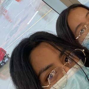 Meet your Posher, Cassandra